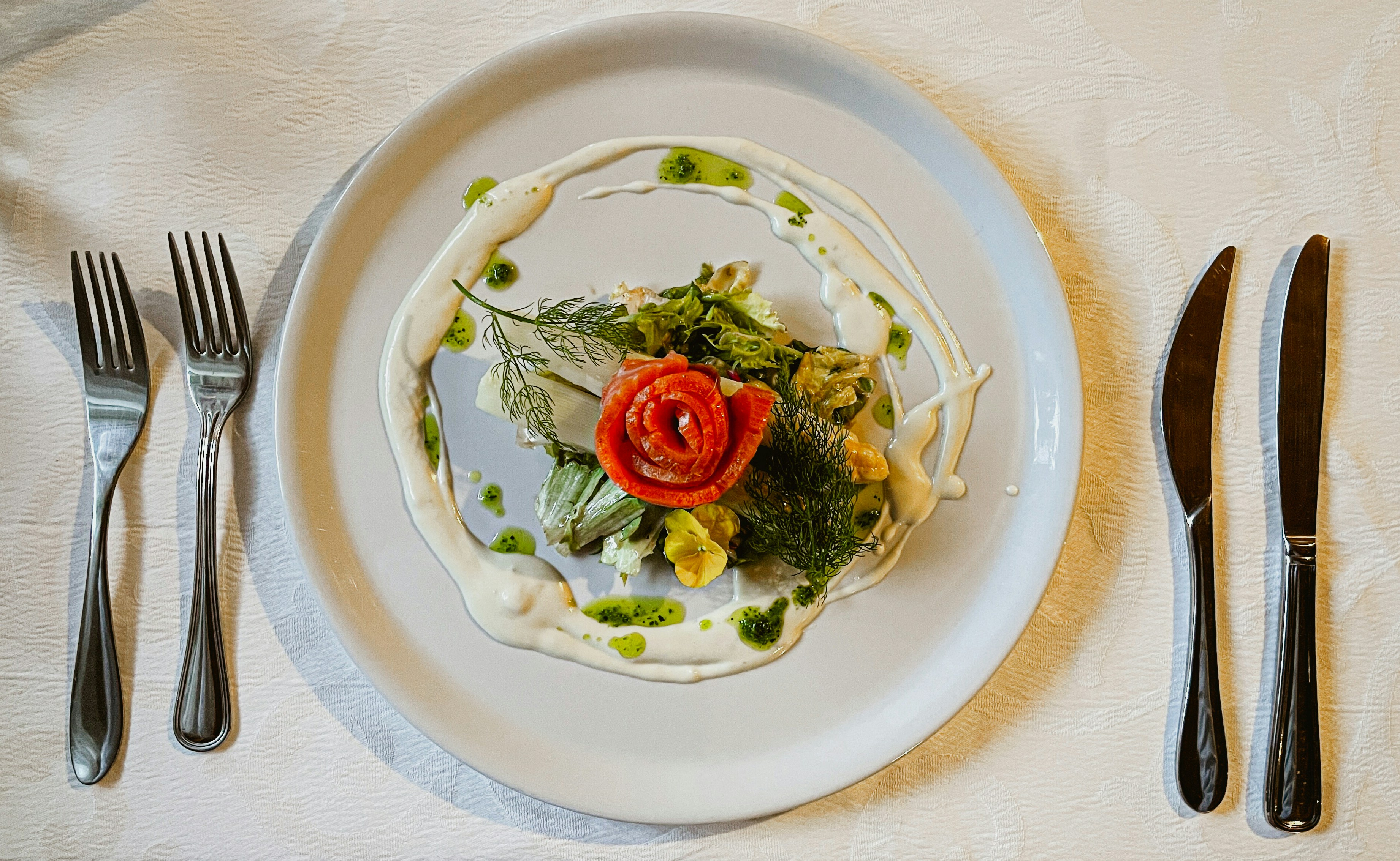 Hvit asparges med hollandaise og kokt egg