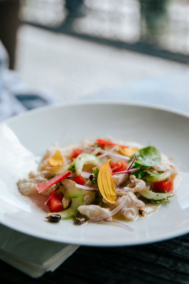 ceviche på et trebord