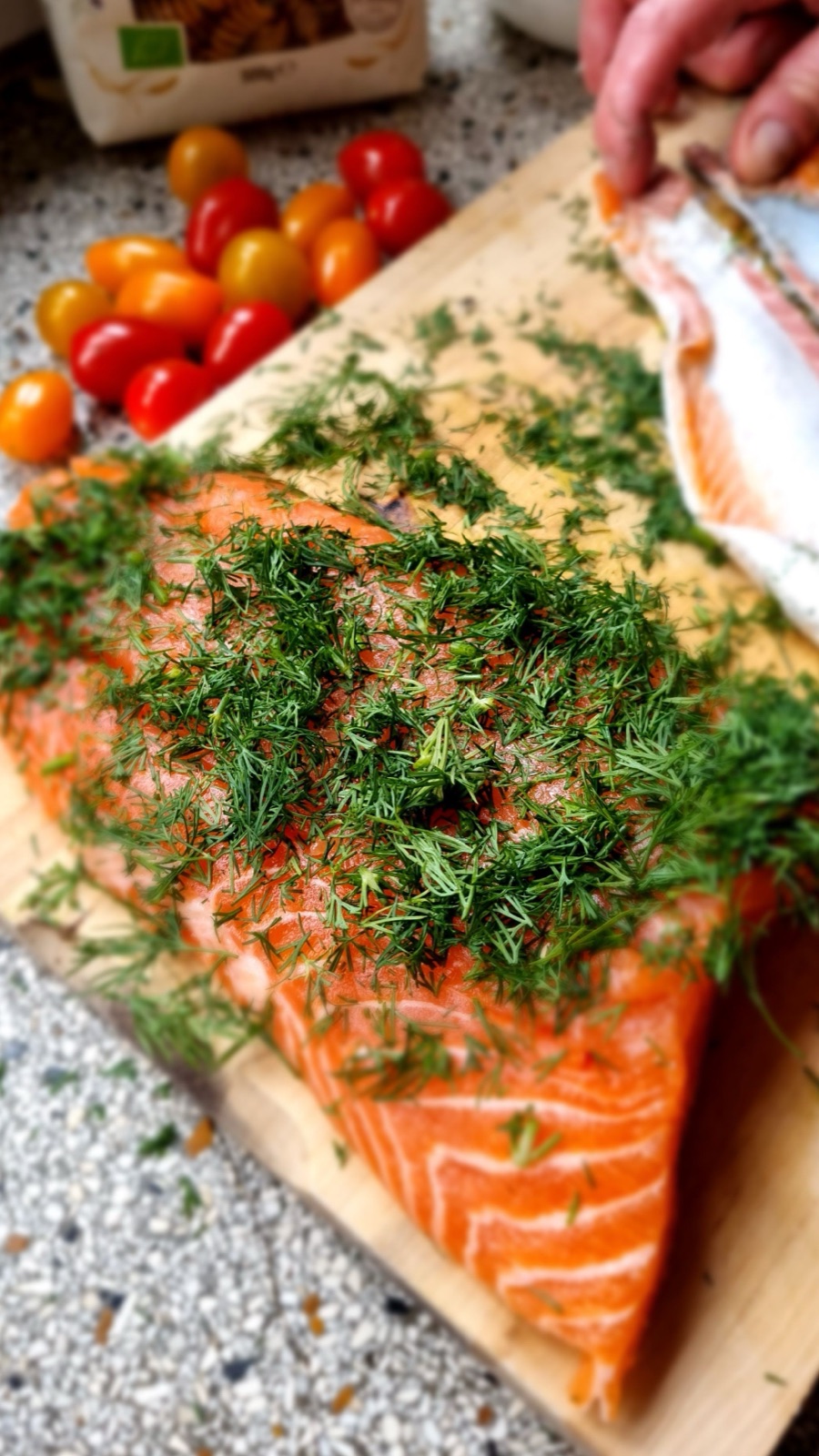 gravlaks med sennepssaus og dill