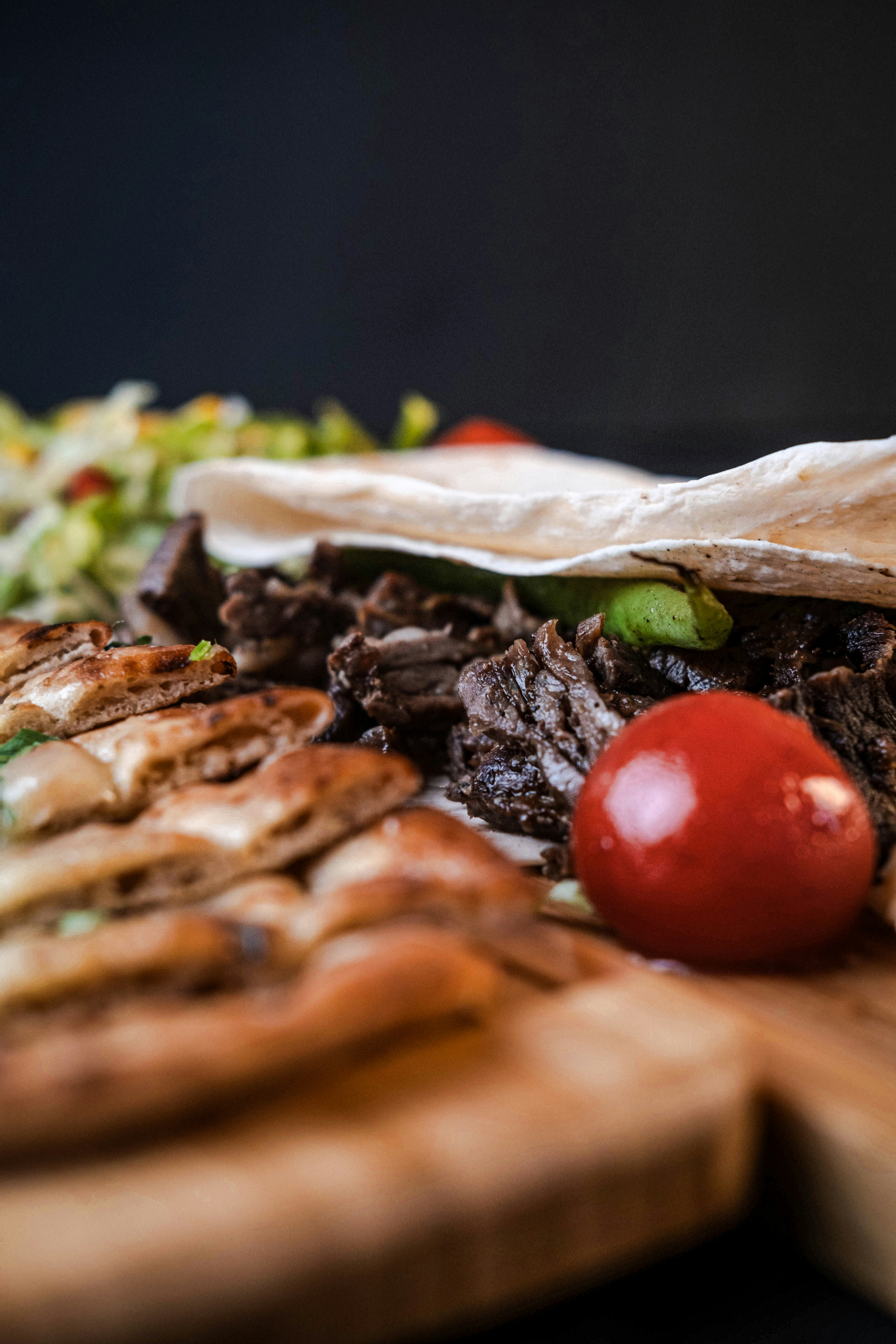 Grillspyd av lam med tzatziki og pita