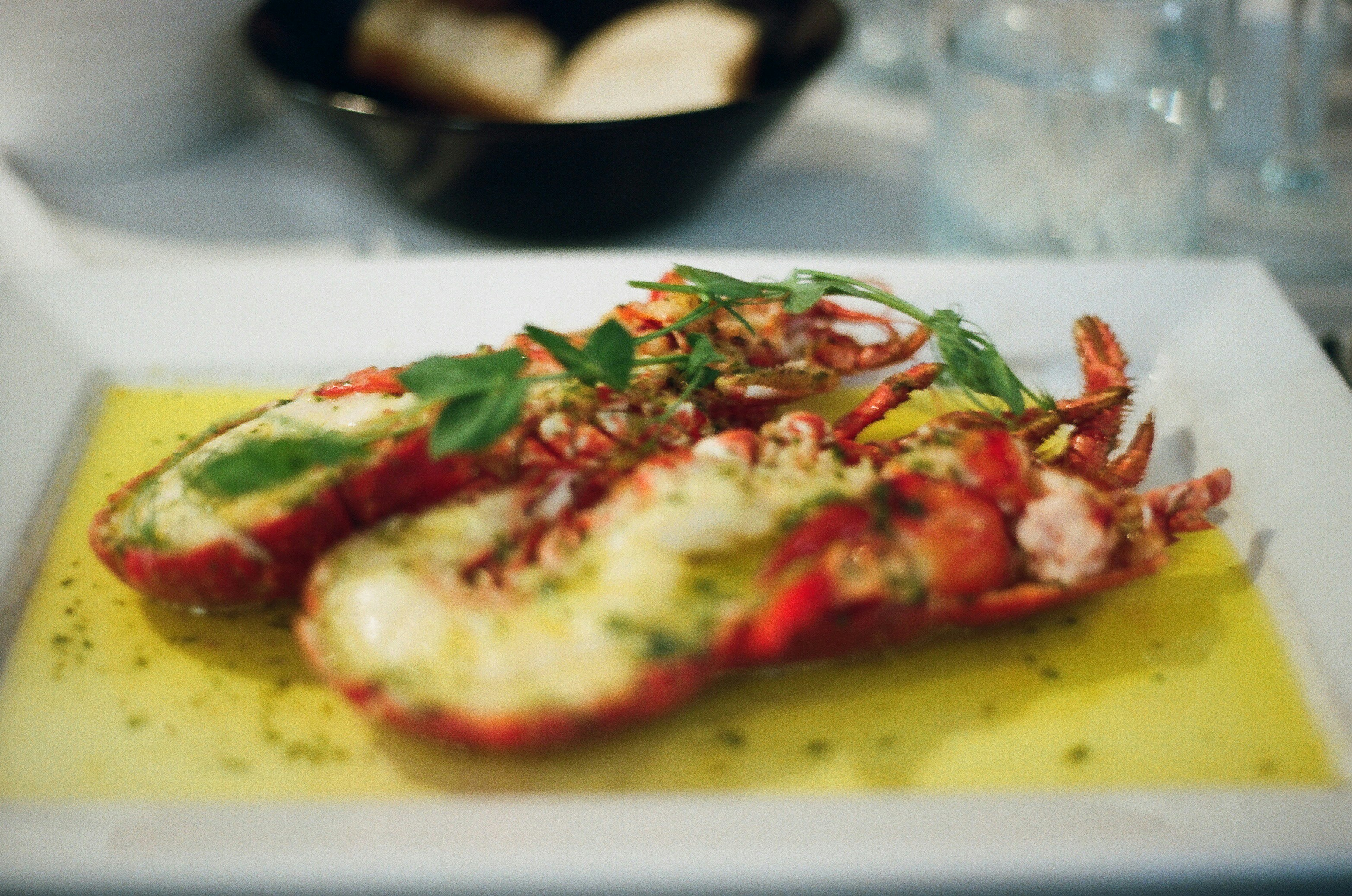 Grillet hummer med hvitløksmør