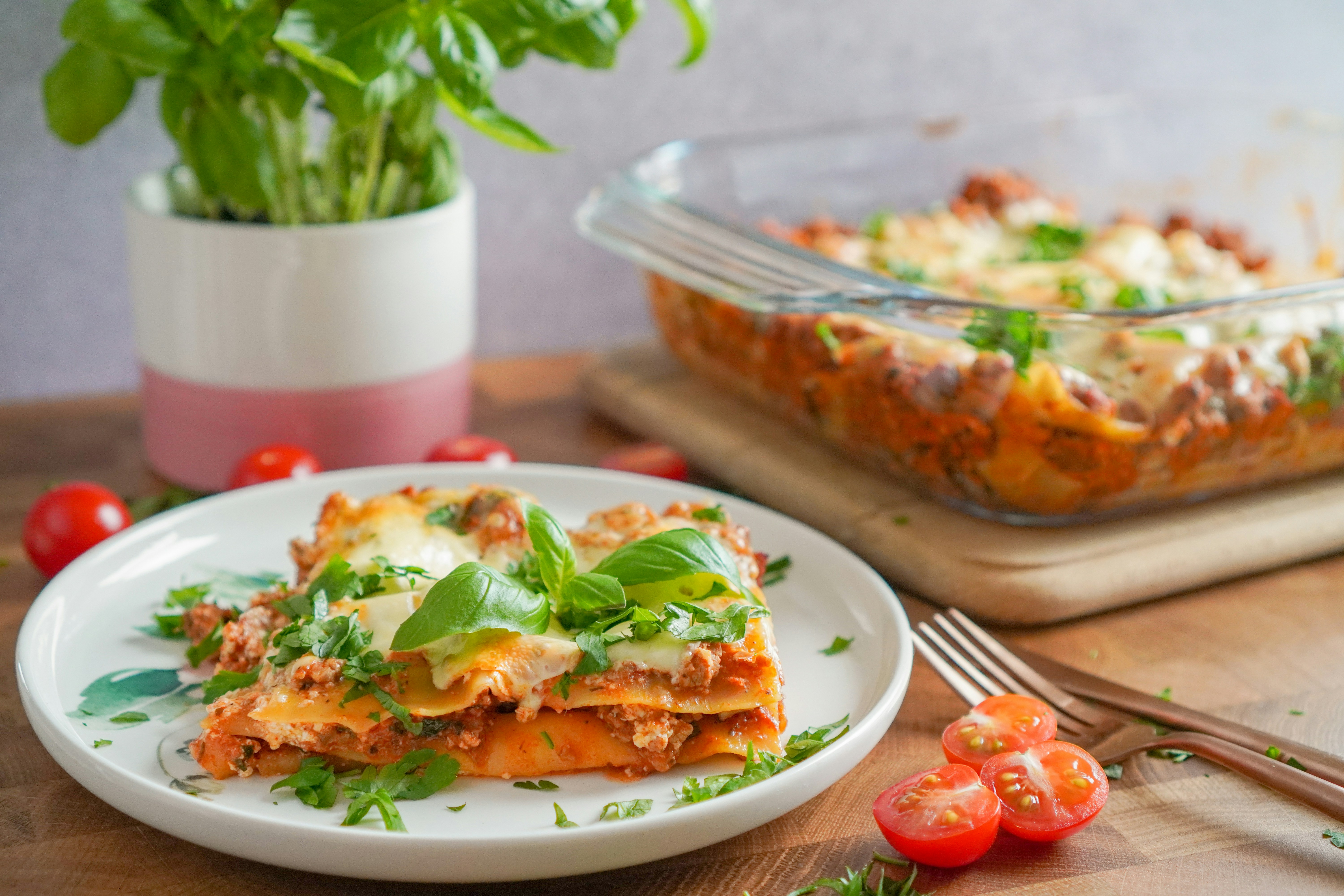lasagne på et trebord