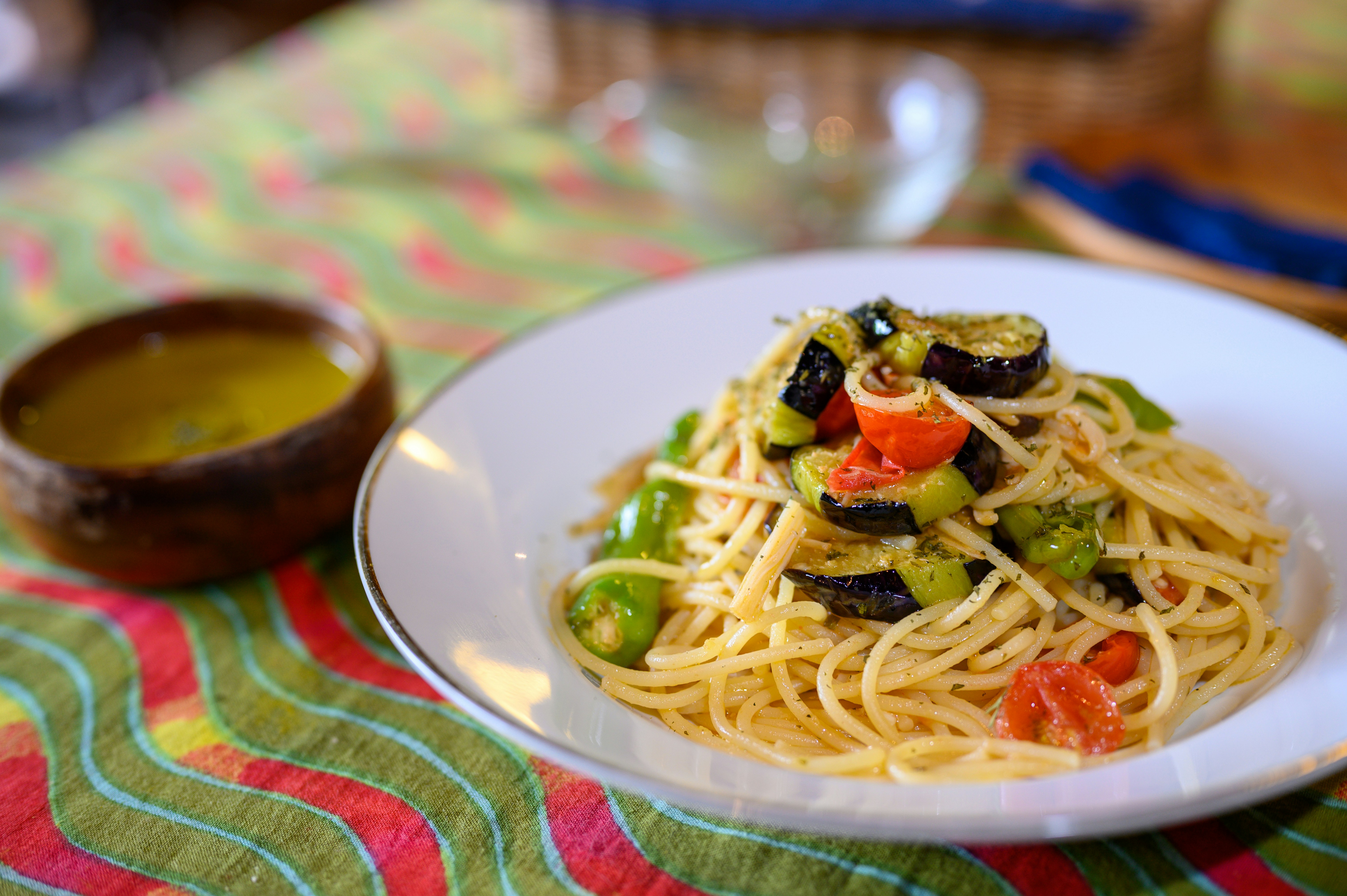 Pasta primavera med friske grønnsaker og urter